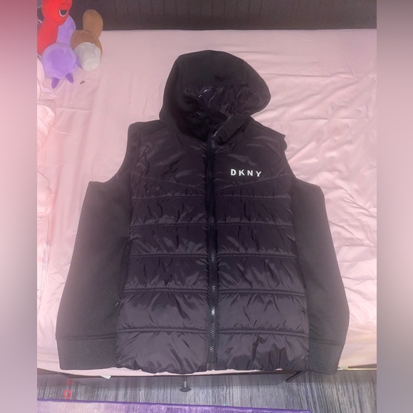 Women’s XL - DKNY Puffer Vest, Black - Picture 4 of 14